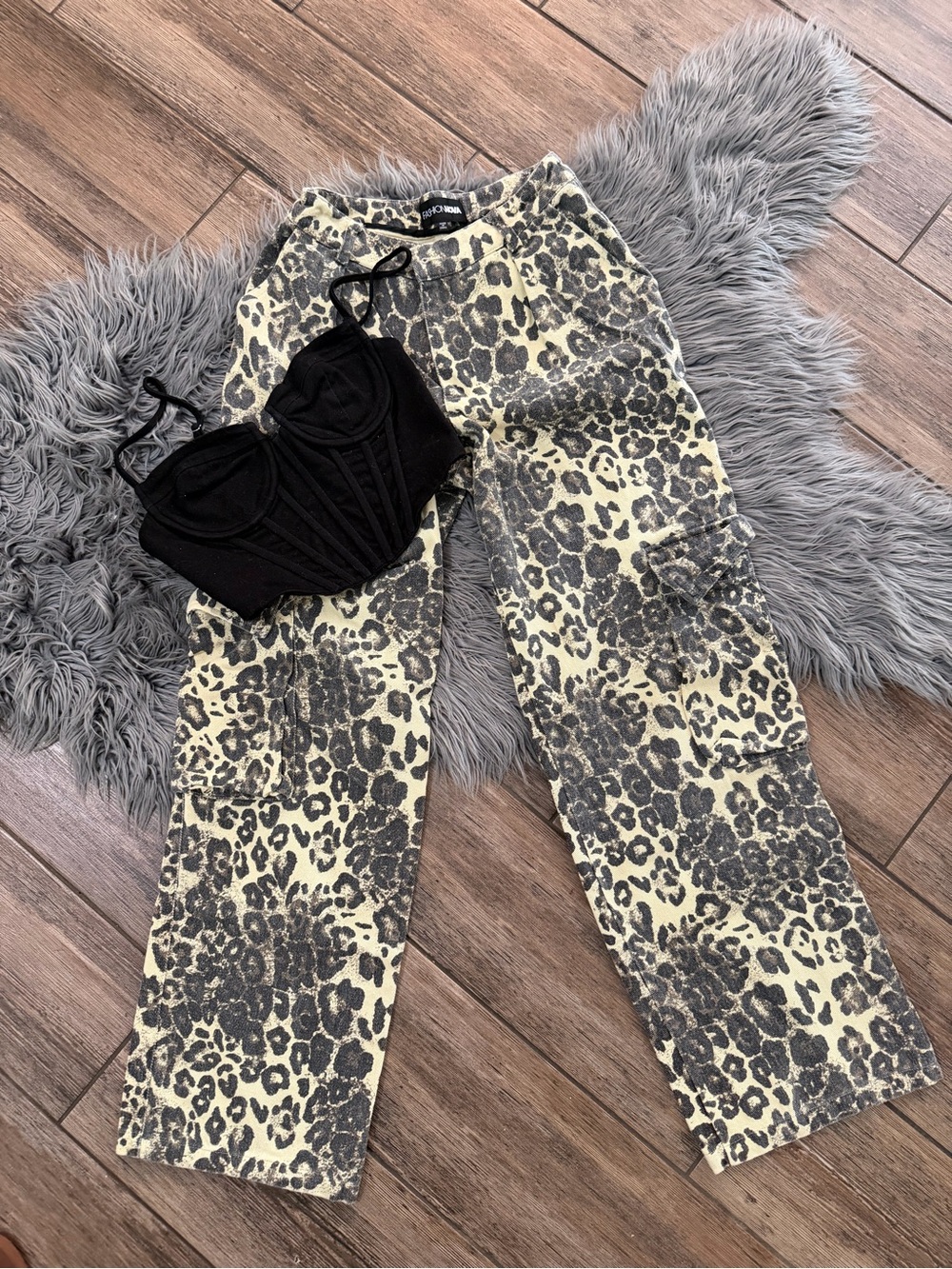 Fashion Nova Black & Cream Leopard Wide Leg Cargo Pants and top - Picture 4 of 8